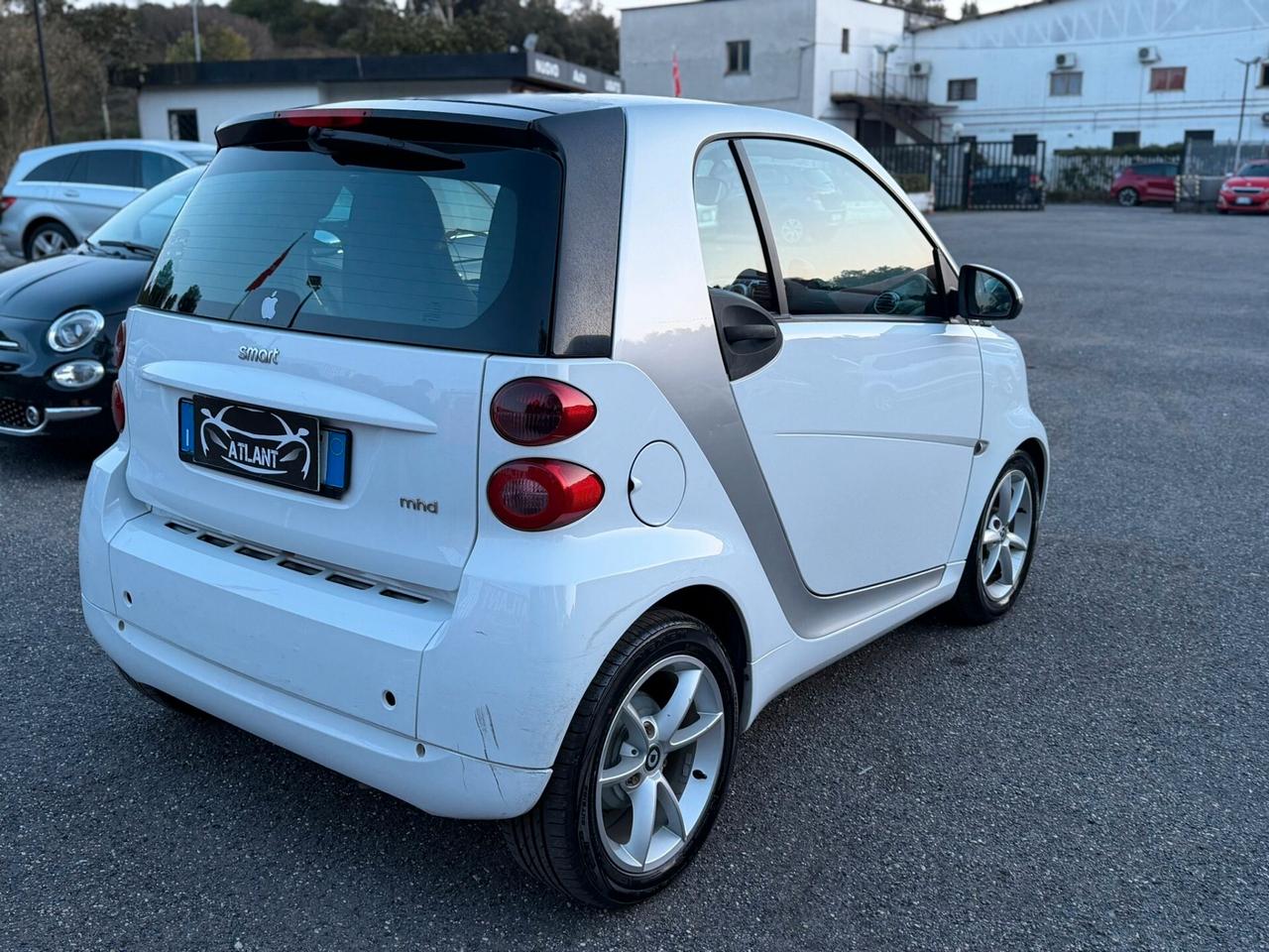Smart ForTwo 52 kW MHD coupé White Tailor Made