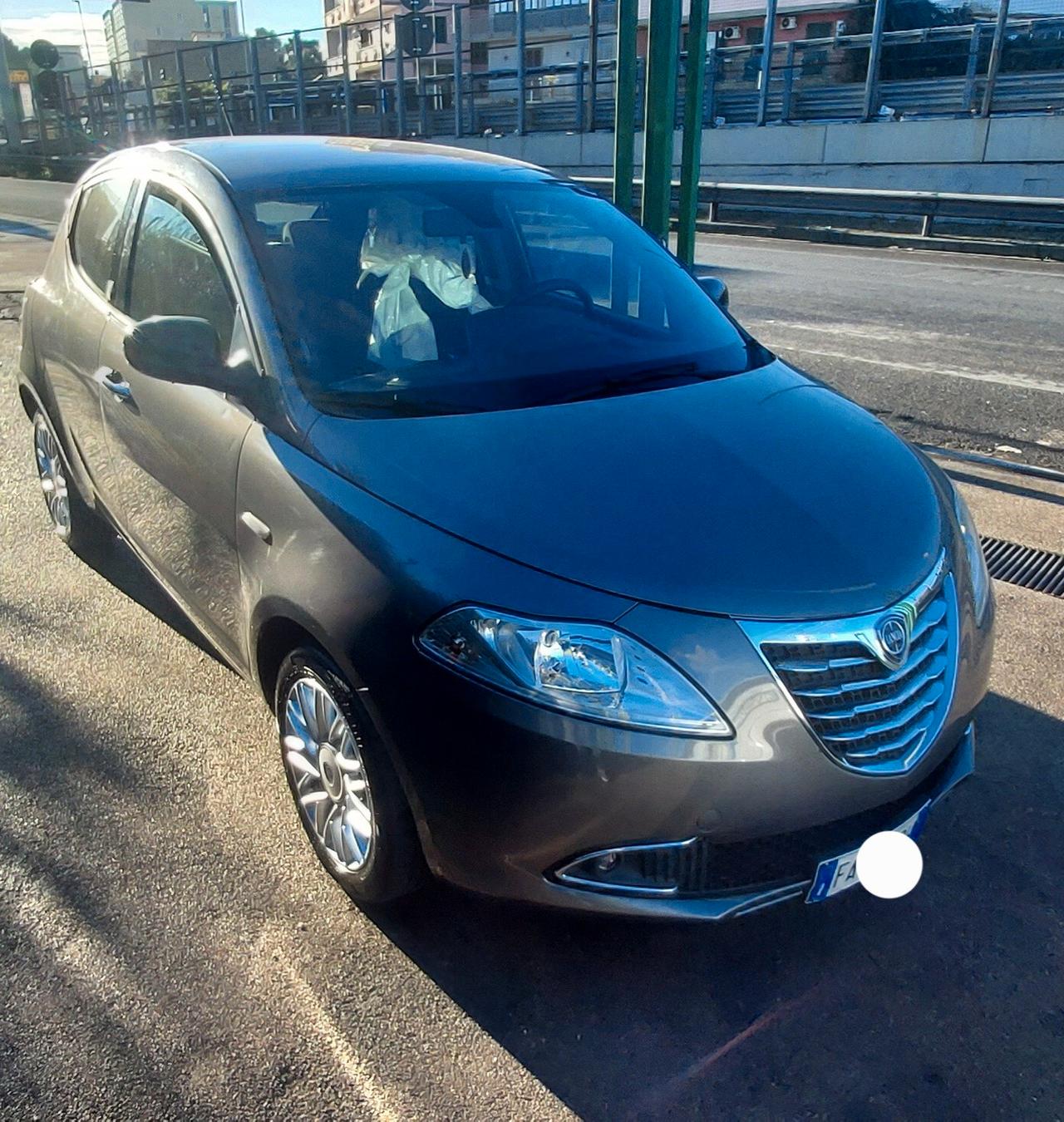 Lancia Ypsilon 1.2 69 CV 5 porte GPL Ecochic Silver