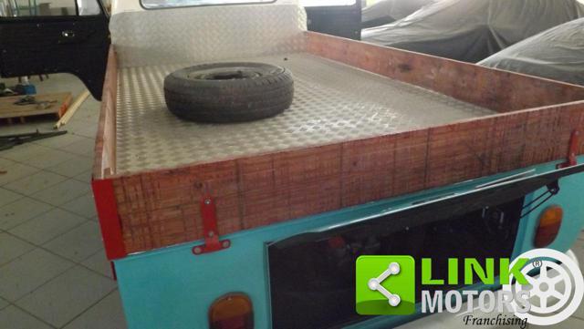 VOLKSWAGEN T2 26B1 con cassone completamente restaurato