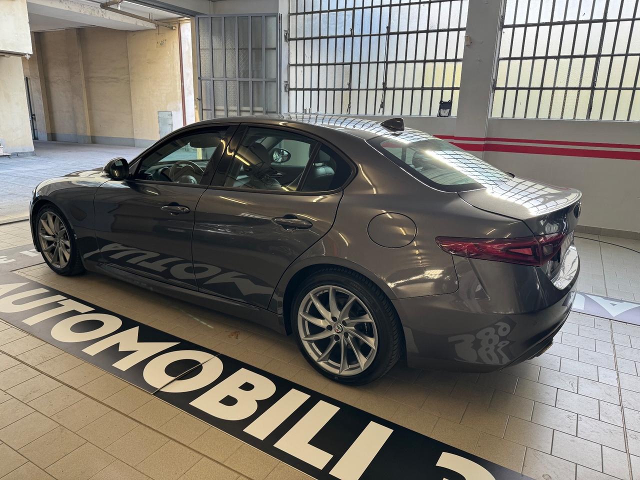 Alfa Romeo Giulia 2.2 Turbodiesel 150 CV Business Launch Edition