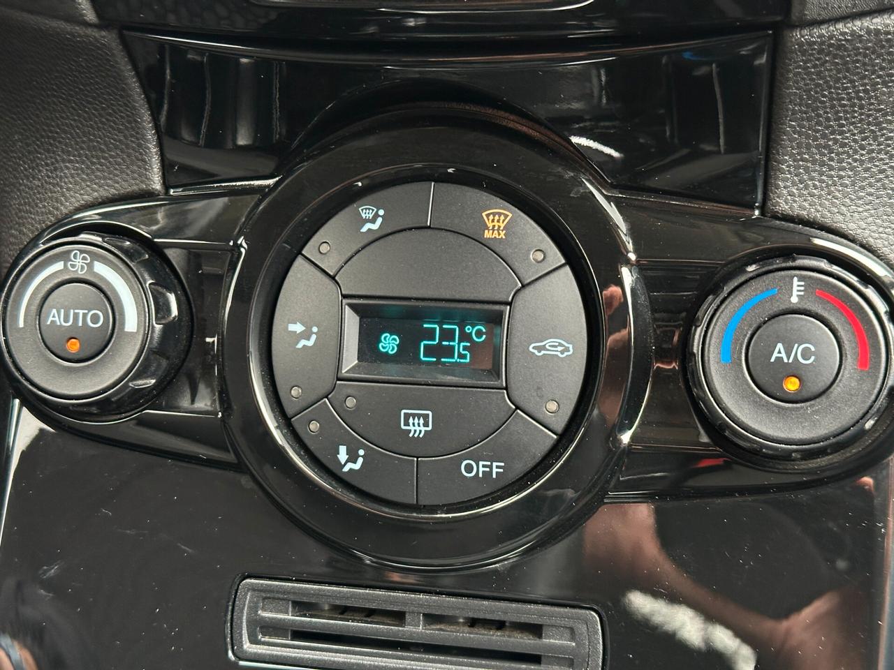 FORD Fiesta 1.0 80CV 5 porte Titanium