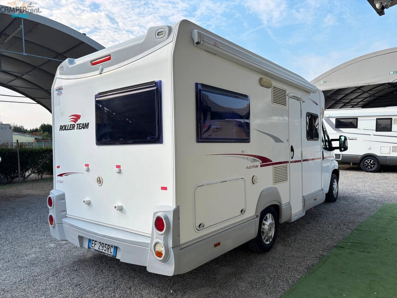 ROLLER TEAM AUTO-ROLLER A F700 P - Semintegrale con letto alla francese in coda