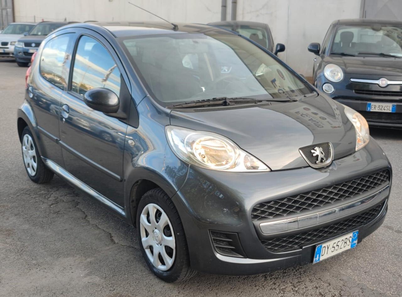 Peugeot 107 1.0 68CV 5p. Sweet Years - ADATTA A NEOPATENTATI -