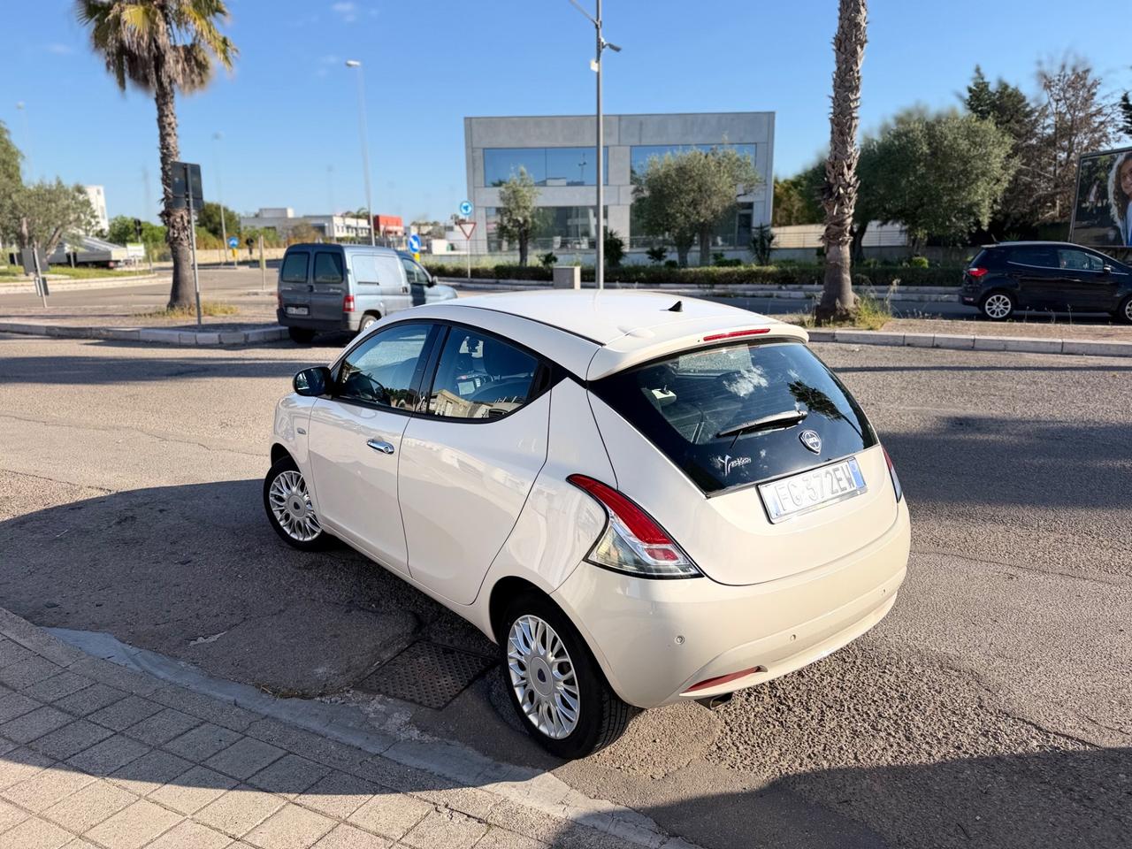 Lancia Ypsilon 1.2 69 CV 5 porte GPL Ecochic Silver