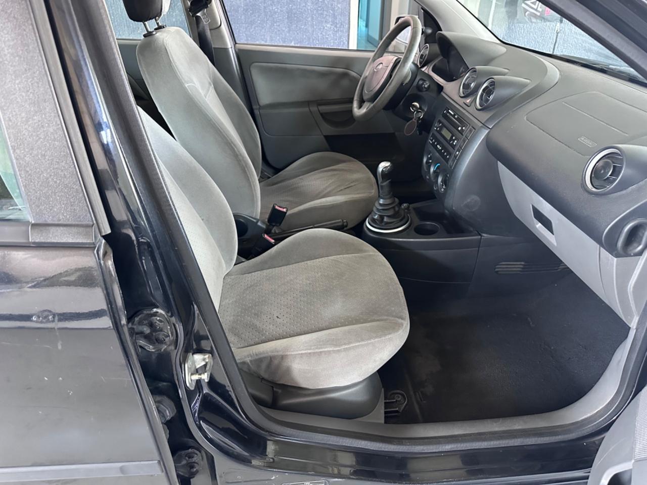 Ford Fiesta 1.4 16V 5p. Ghia