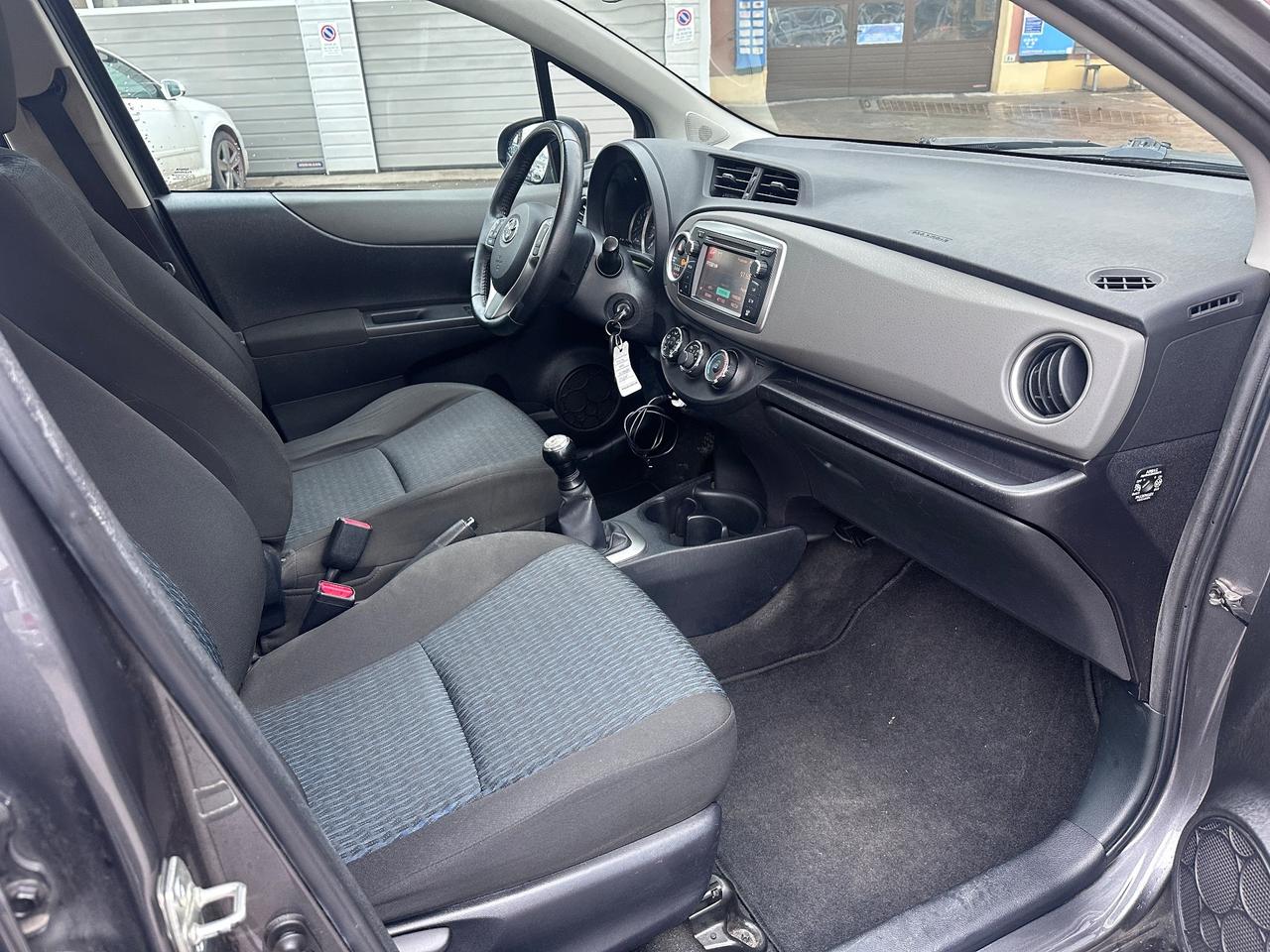 Toyota Yaris 1.0 5 porte Lounge Neopatentati