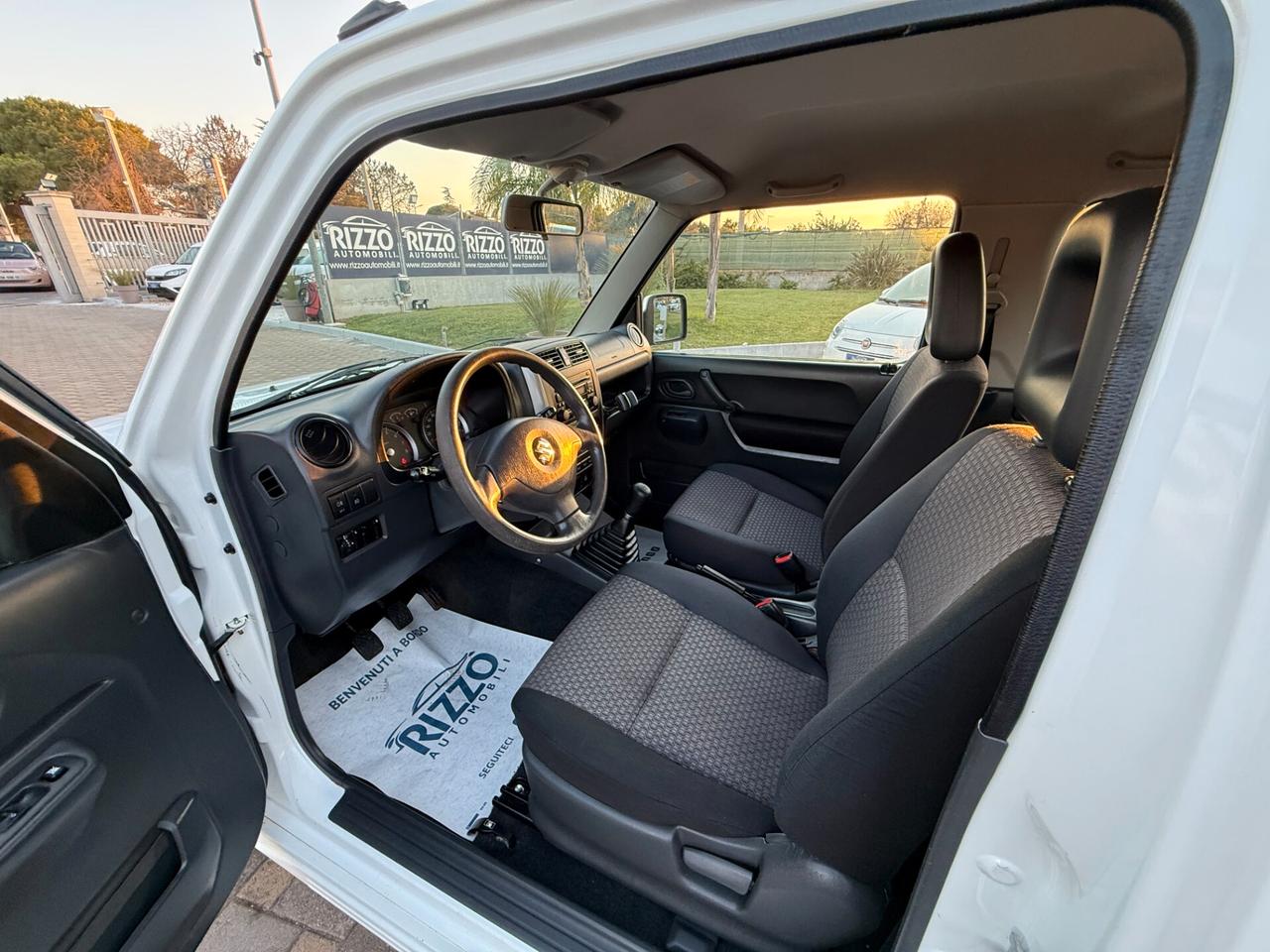 SUZUKI JIMNY 1.3i 16V 4WD JLX 4X4 GANCIO TRAINO A/C