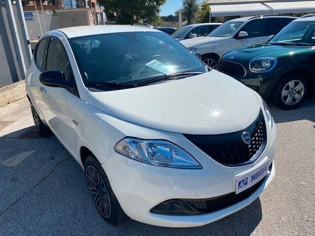 Lancia Ypsilon 1.0 FireFly 5 porte S&S Hybrid Silver Plus