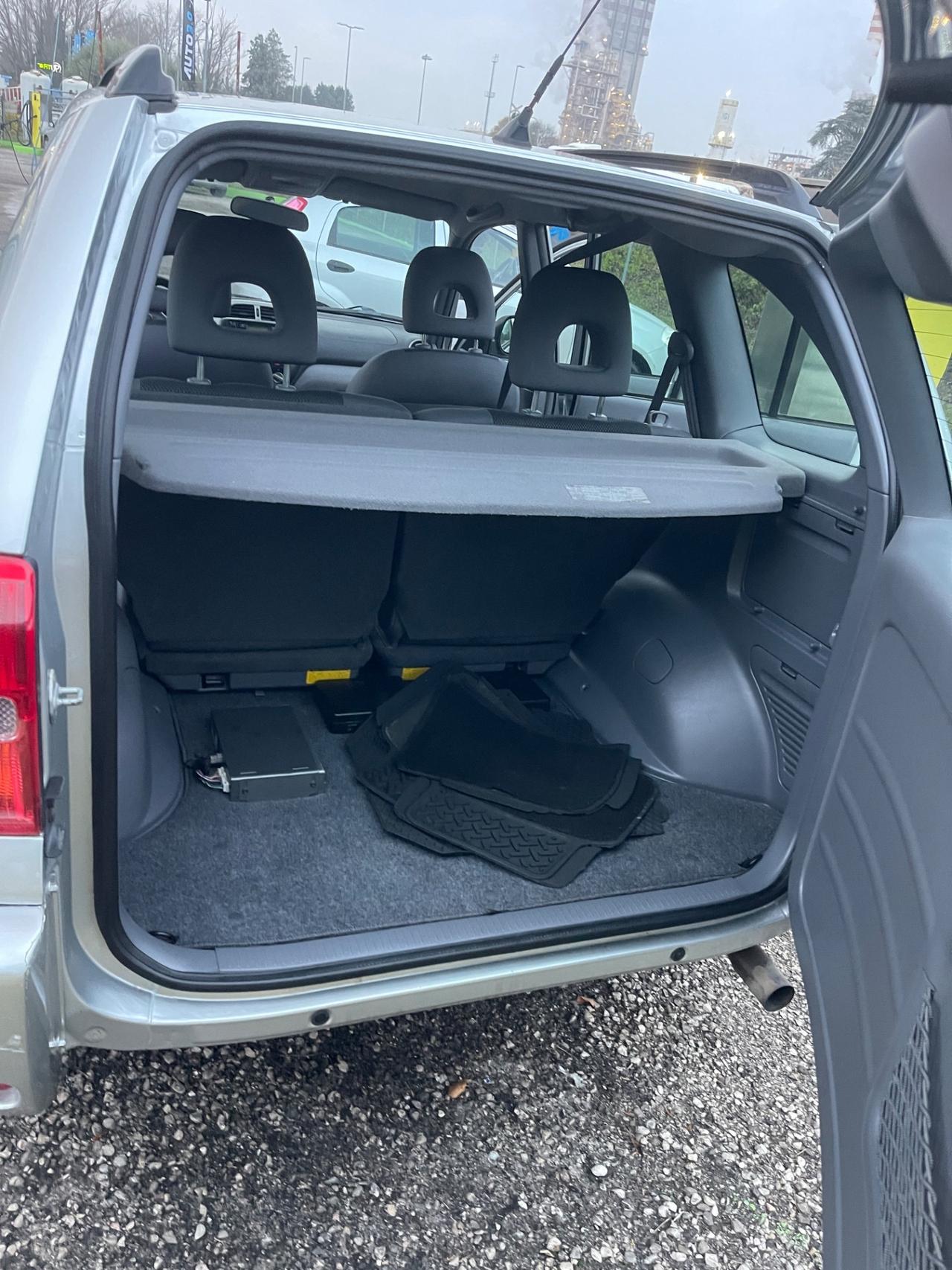 Toyota RAV 4 RAV4 2.0 16V cat 5 porte Sol