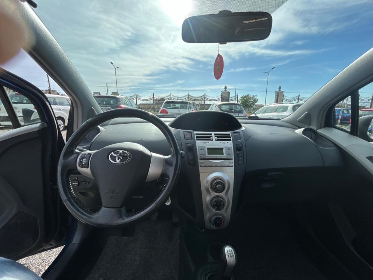 Toyota Yaris 1.0 5 porte
