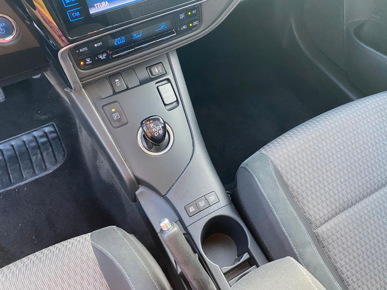 Toyota Auris 1.8 Hybrid Lounge *45.700 km
