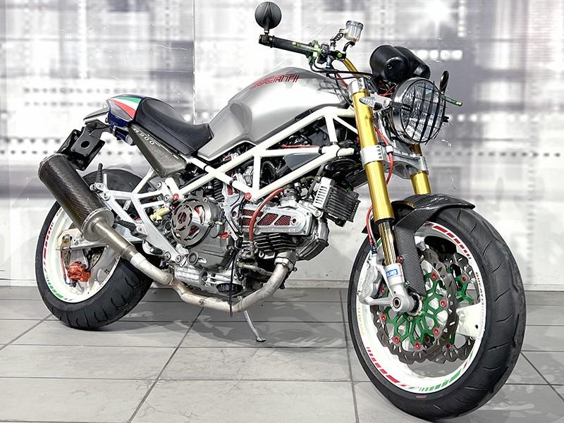 Ducati Monster 900