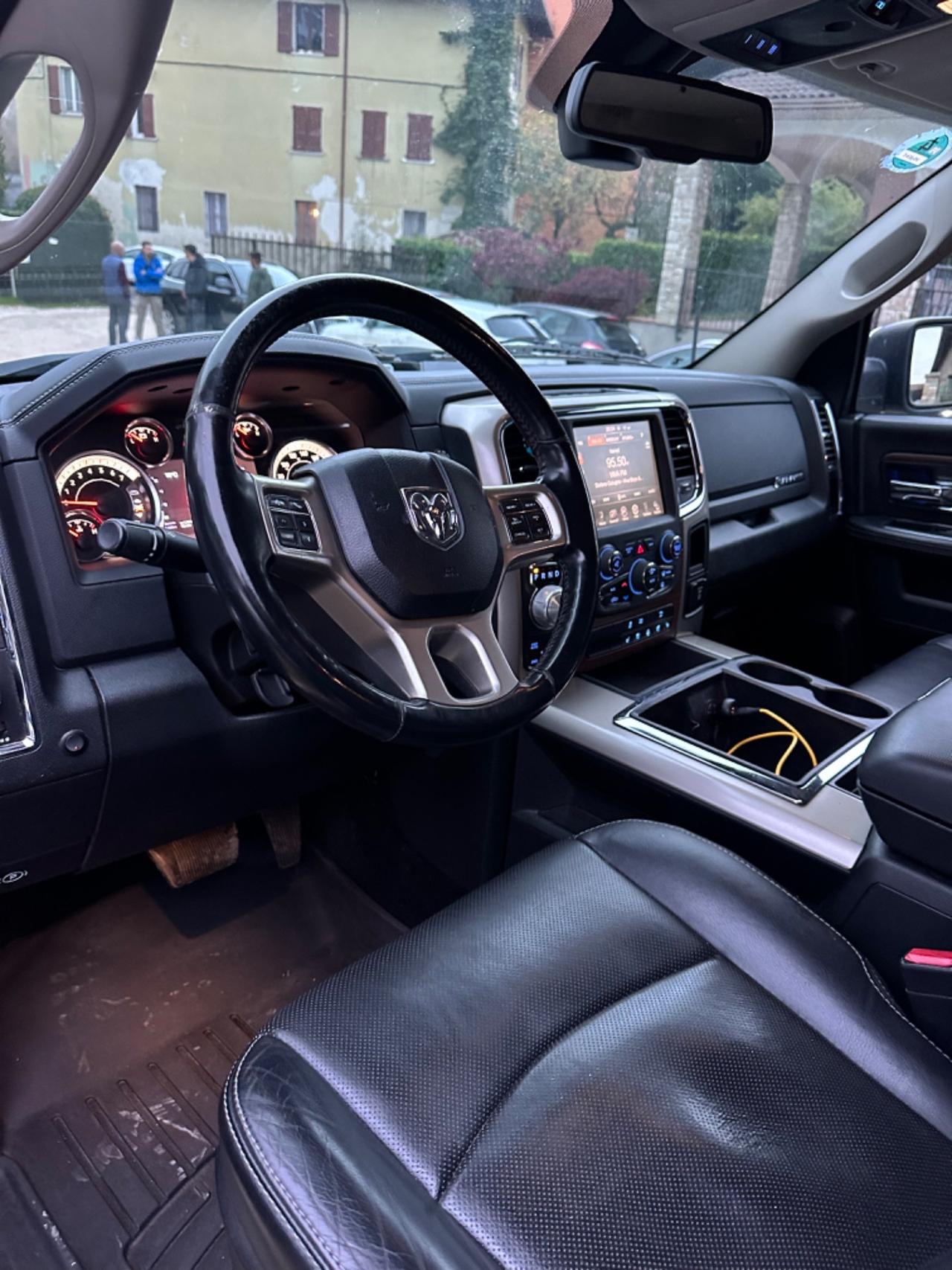 Dodge RAM LARAMIE AMATORE 4x4 KMCERT UNICOPR