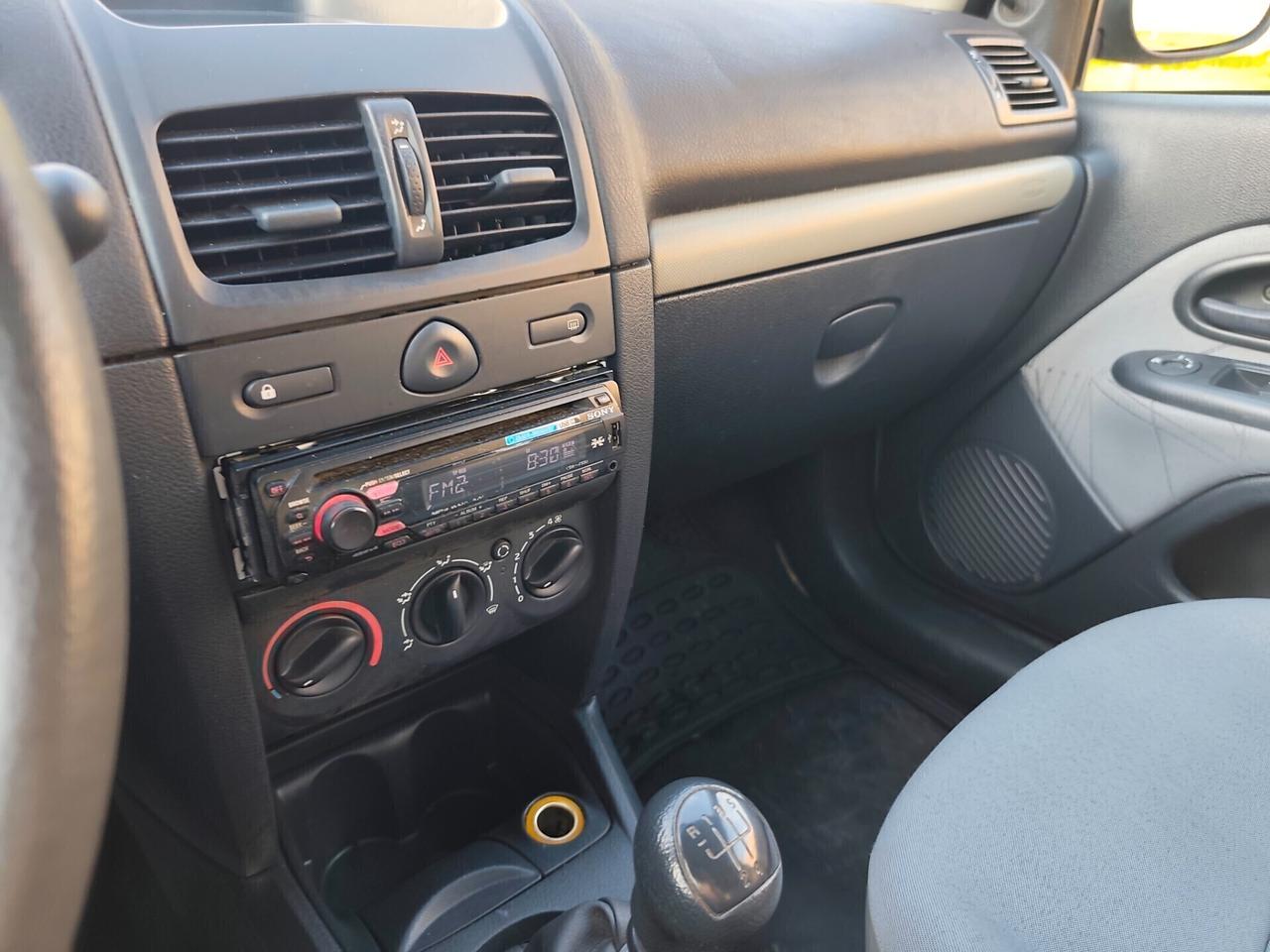 Renault Clio 1.2 16V Benz Dynamic