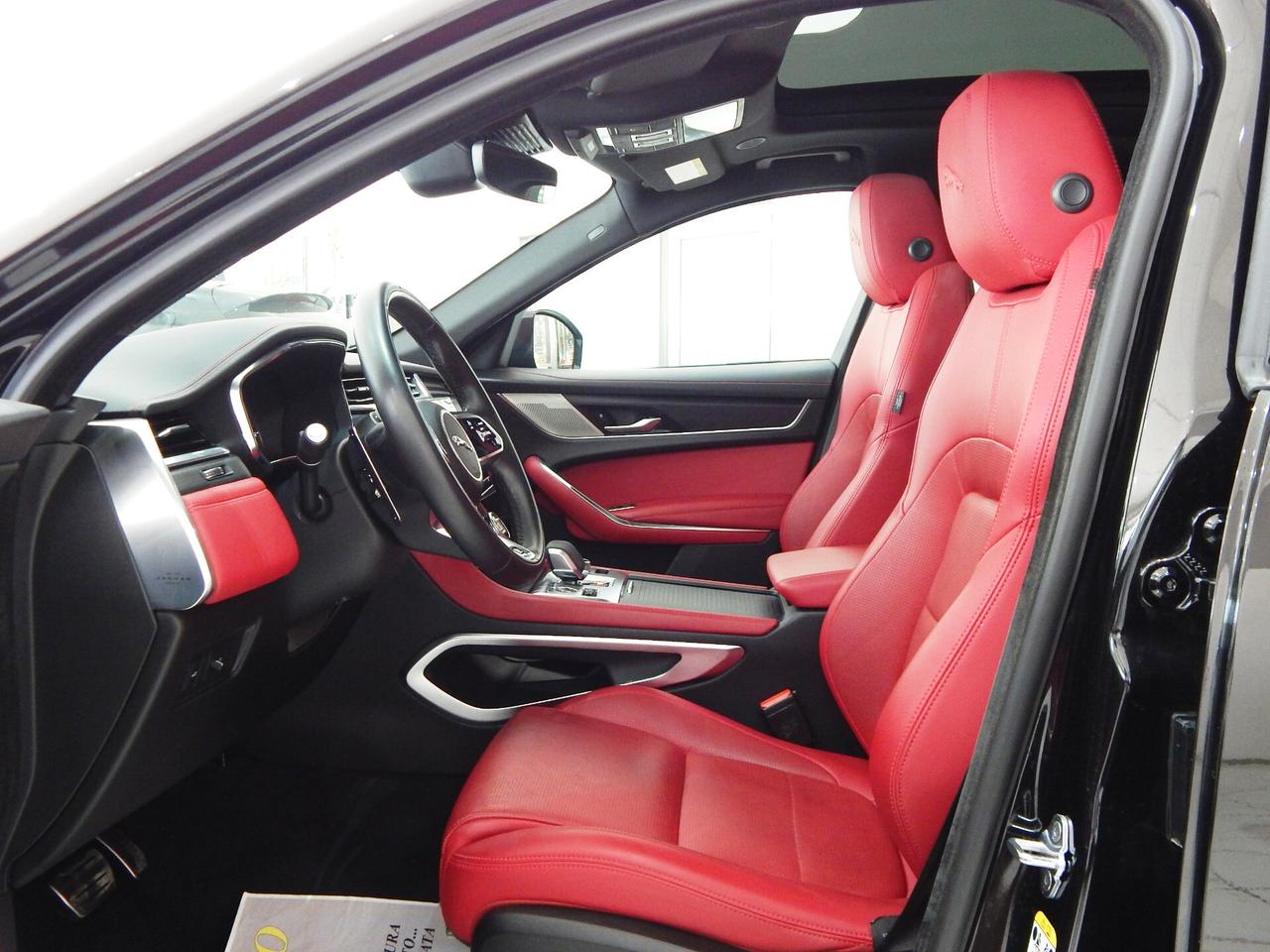 Jaguar F-Pace 2.0d i4 mhev R-Dynamic Black AWD 204cv Aut. TETTO-PELLE ROSSA-NAVI-LED