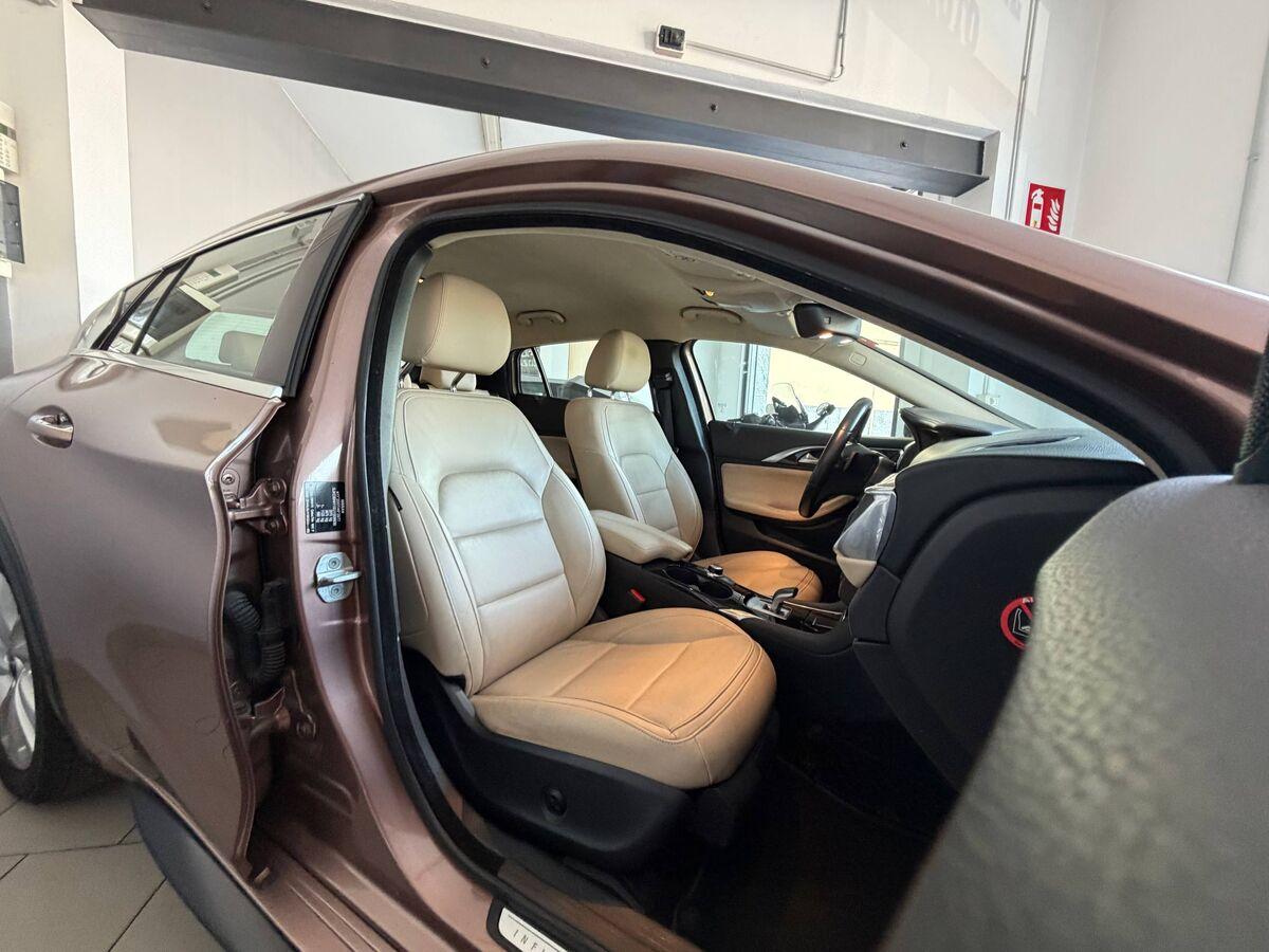 Infiniti Q30 2.2d Premium Tech Gallery White awd 170cv dct