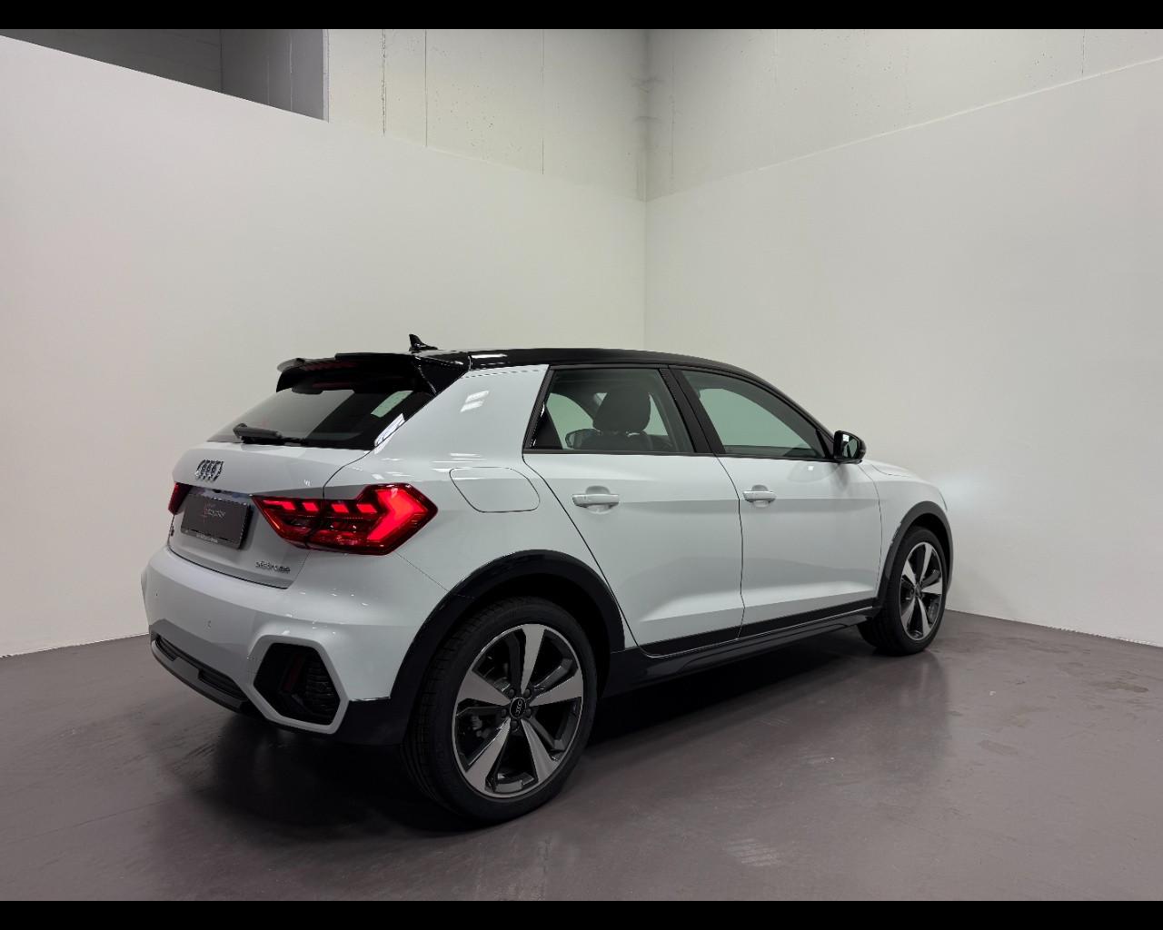 AUDI A1 ALLSTREET 30 TFSI S-TRONIC IDENTITY CONTRAST