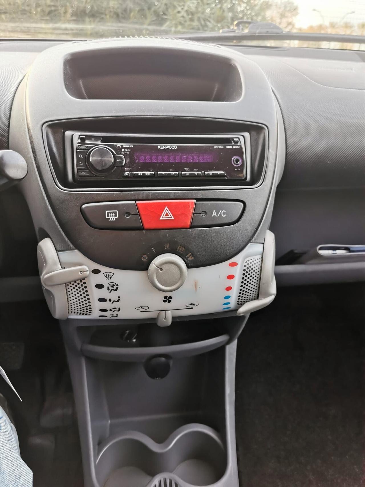 Peugeot 107 1.0 68CV 3p. Plaisir - 2011