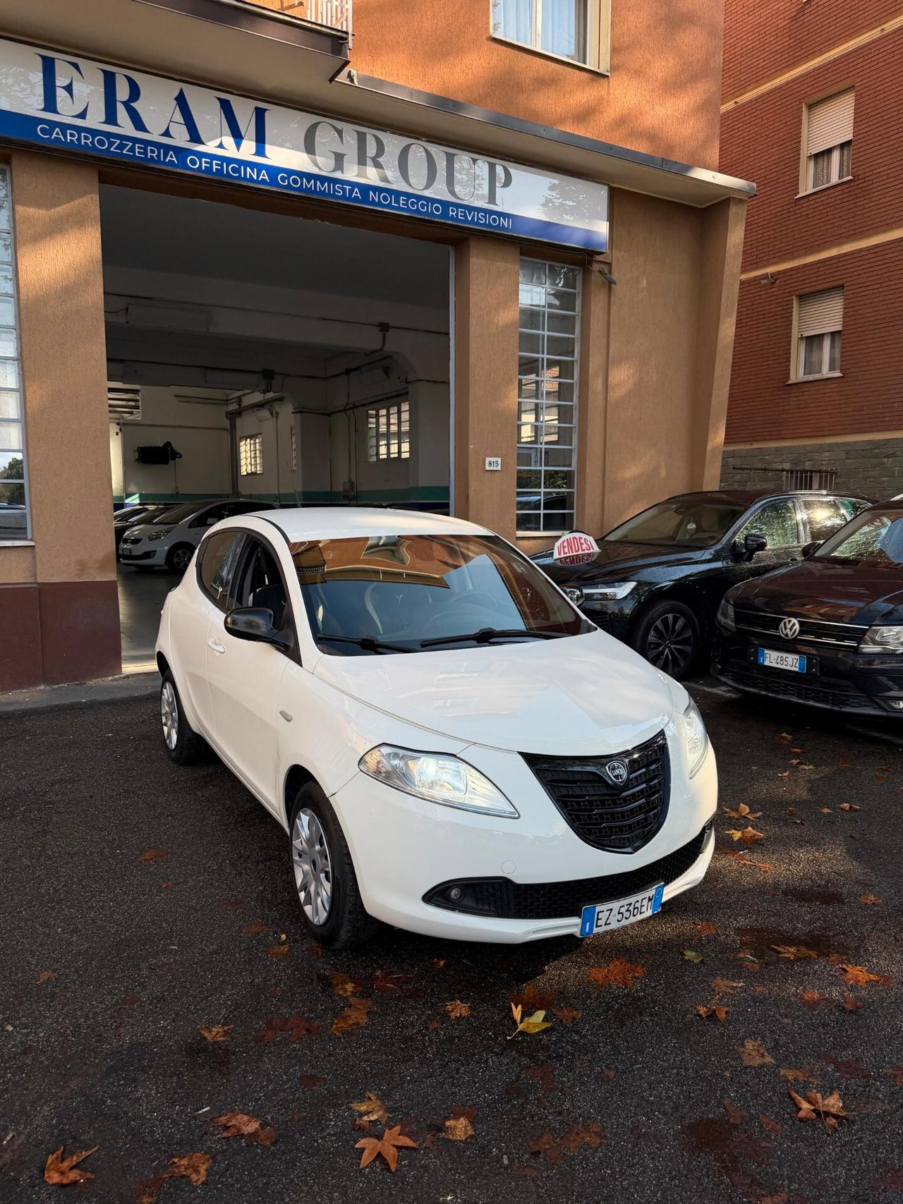 Lancia Ypsilon 0.9 TwinAir 85 CV 5 porte Metano Ecochic Silver