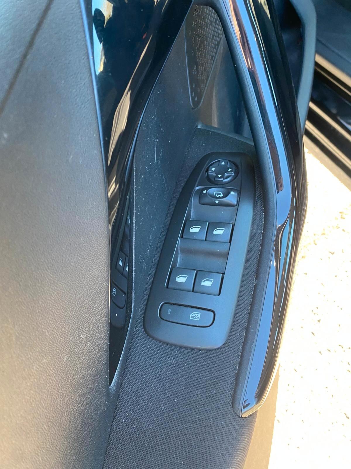 Peugeot 208 PureTech 82 5 porte Allure