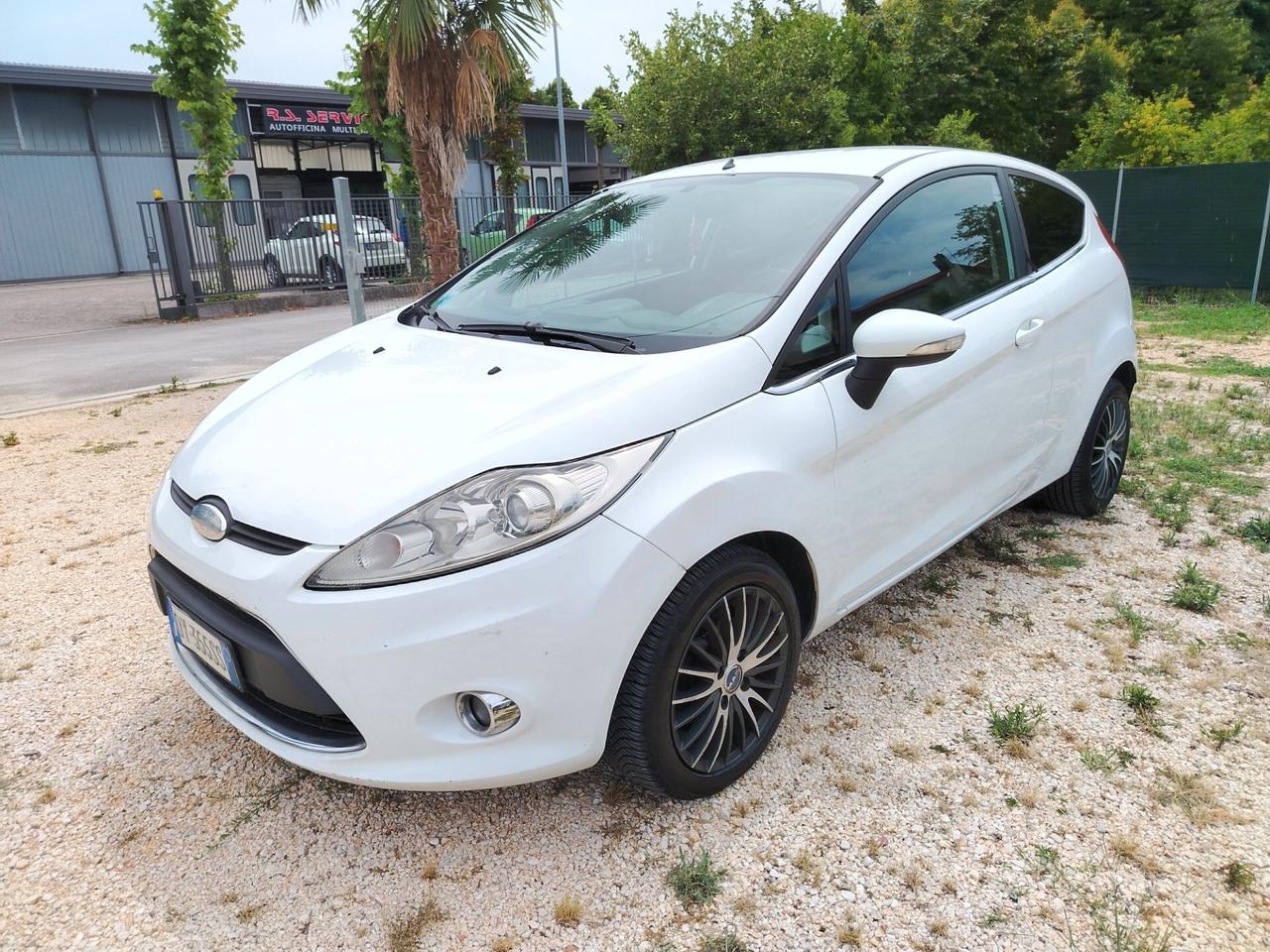 Ford Fiesta 1.4 TDCi 68CV 3 porte Titanium