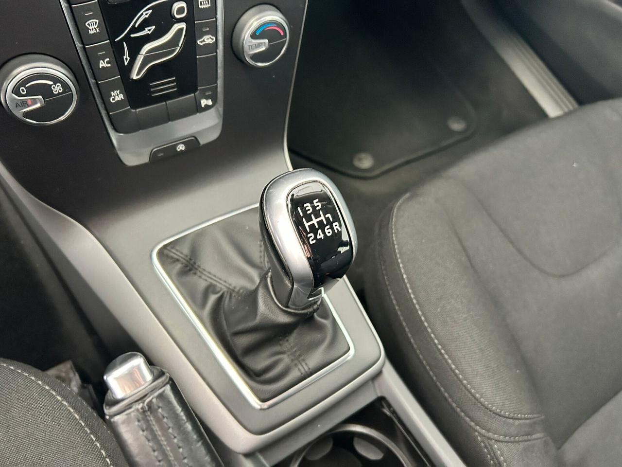 Volvo V40 2.0 D2 X NEOPATENTATI 2017