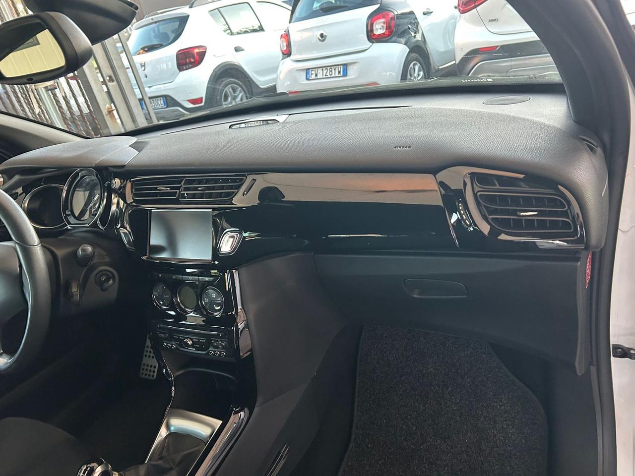 Citroen DS3 1.2 VTi 82 So Chic Cabrio