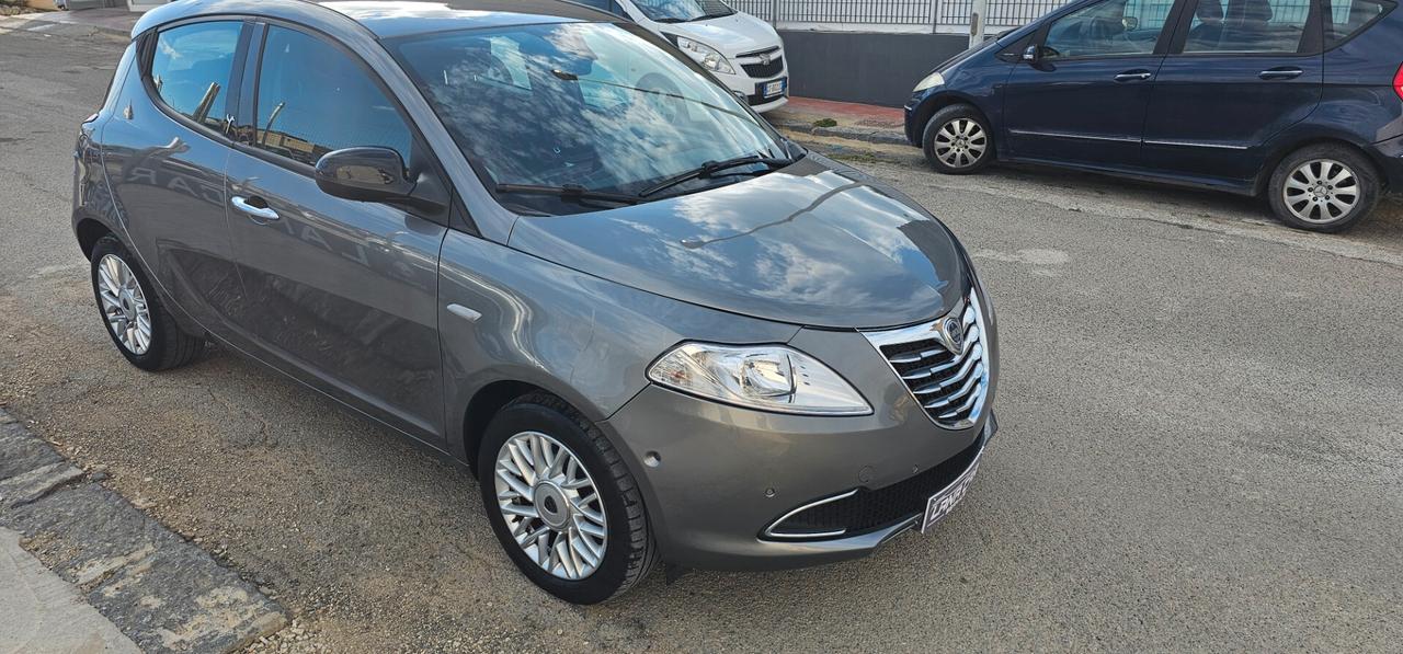 Lancia Ypsilon 1.2 69 CV 5 porte S&S Gold