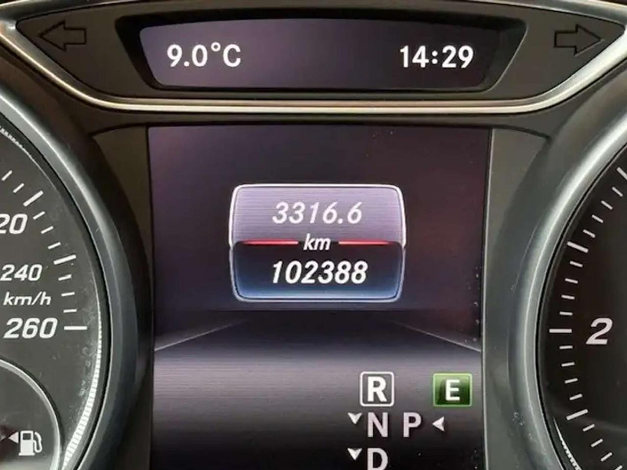 Mercedes-Benz GLA 220 GLA 220 d Premium edition1 4matic auto \\ 1 prop