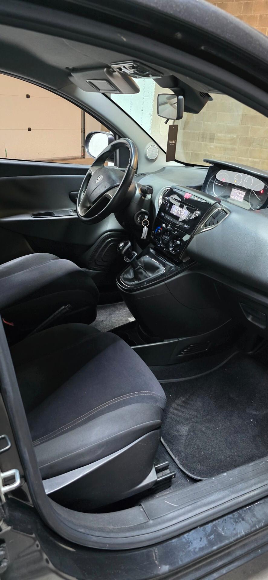 Lancia Ypsilon 1.2 69 CV 5 porte Ecochic Silver