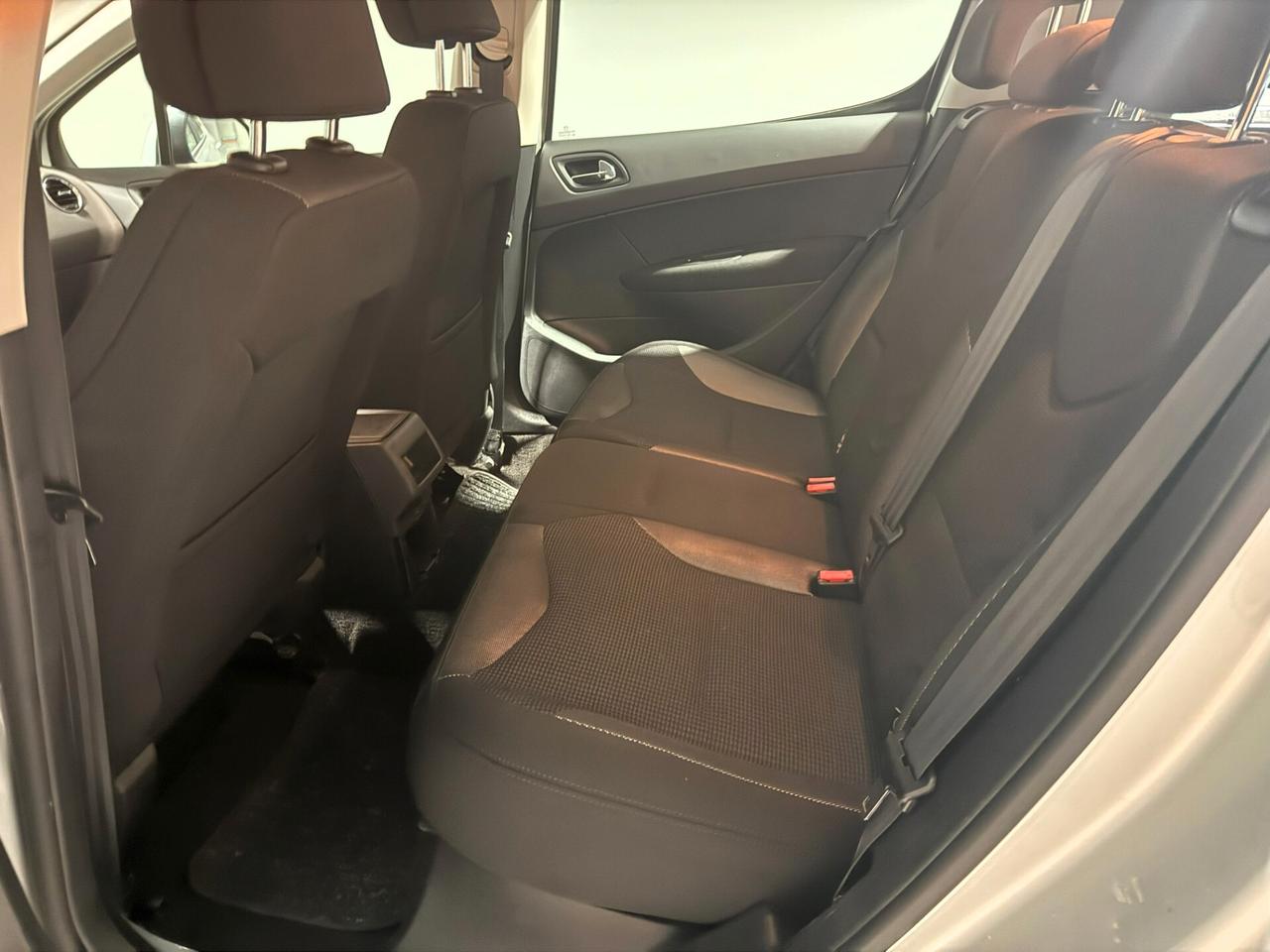 Peugeot 308 1.6HDI PREMIUM 5 PORTE 110 CV