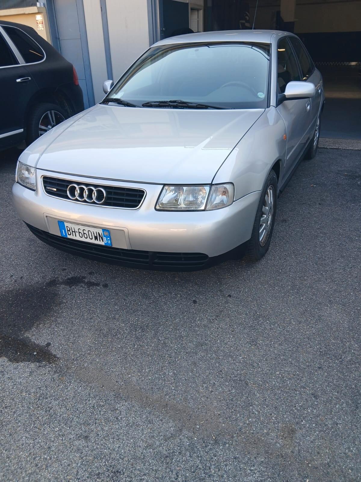 Audi A3 1.8 turbo 20V cat 5p. Attraction