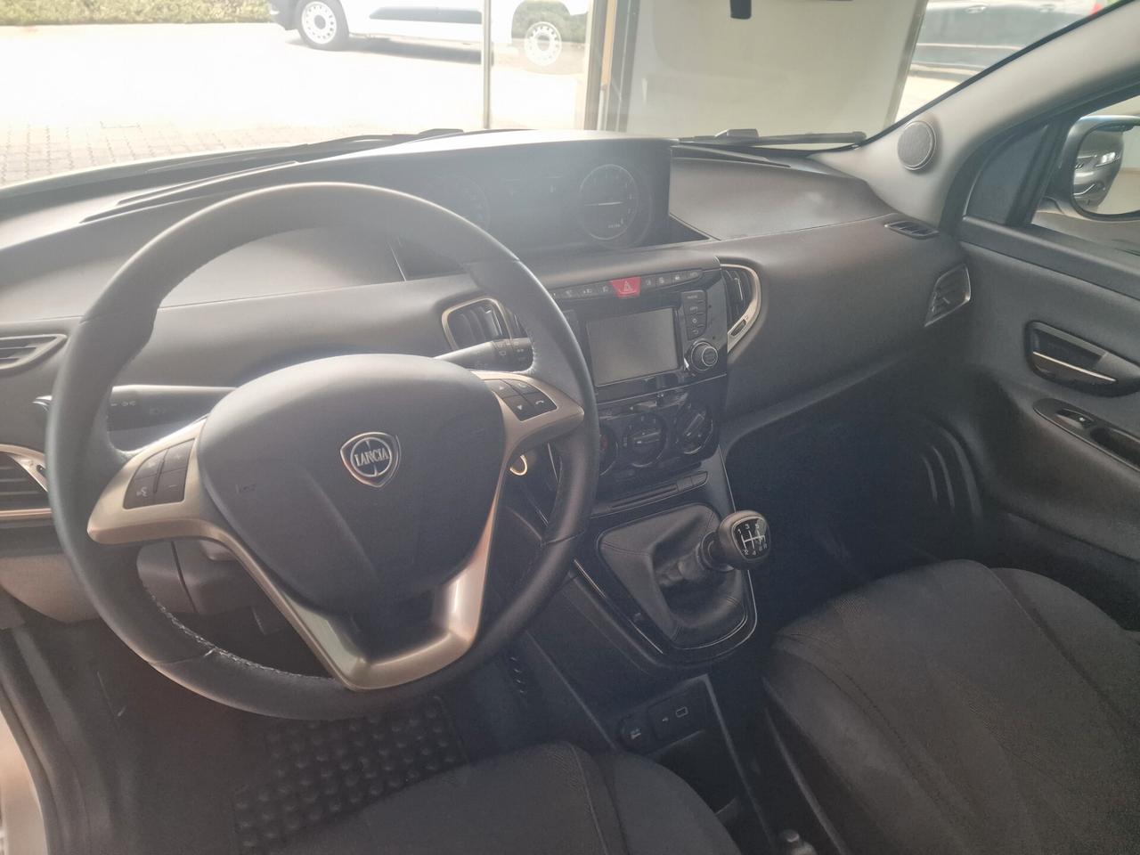 Lancia Ypsilon 1.0 Hybrid Ecochic Gold