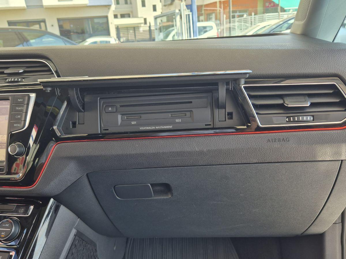 VOLKSWAGEN - Touran - 2.0 TDI 150 CV DSG Executive BMT tetto panoramico