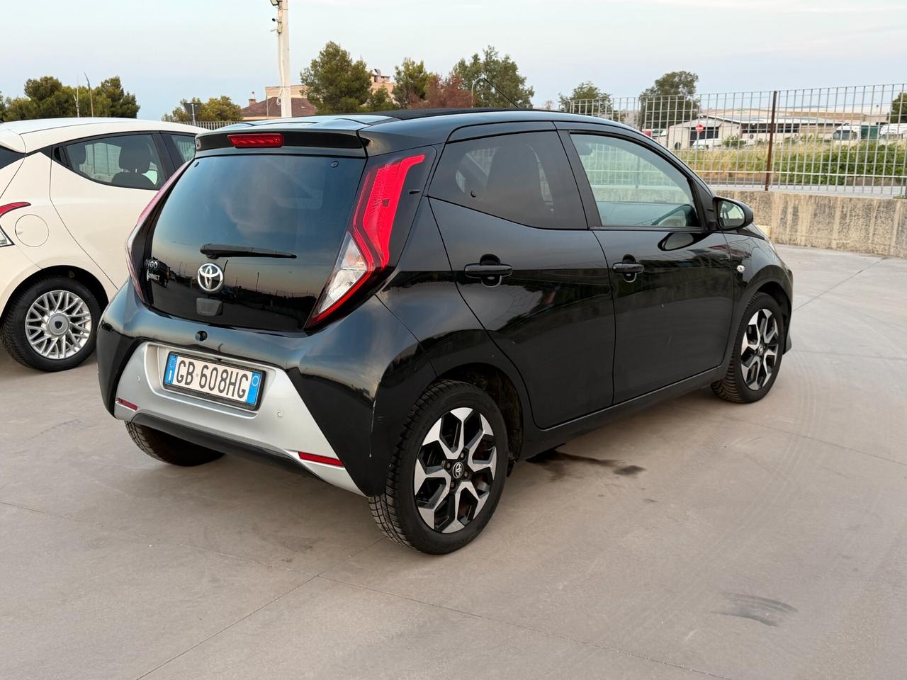 Toyota Aygo Connect 1.0 VVT-i 72 CV 5 porte x-wave MMT