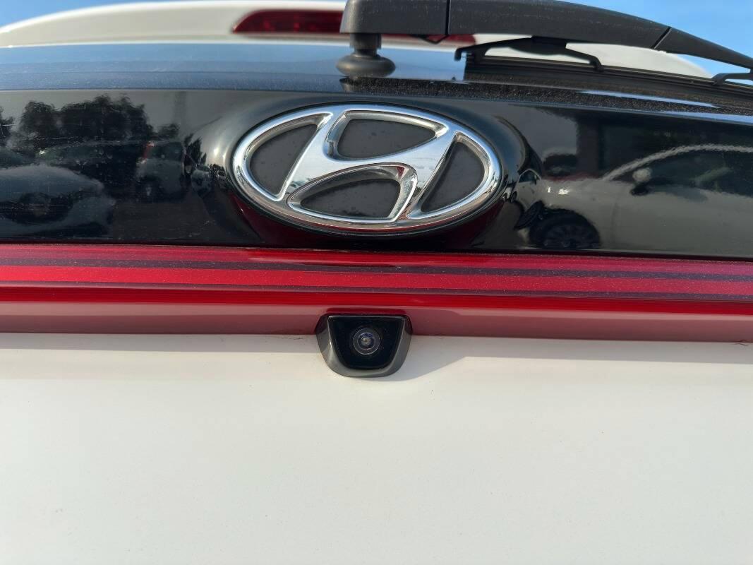 Hyundai i20 1.2 mpi Connectline con Telecamera e CarPlay