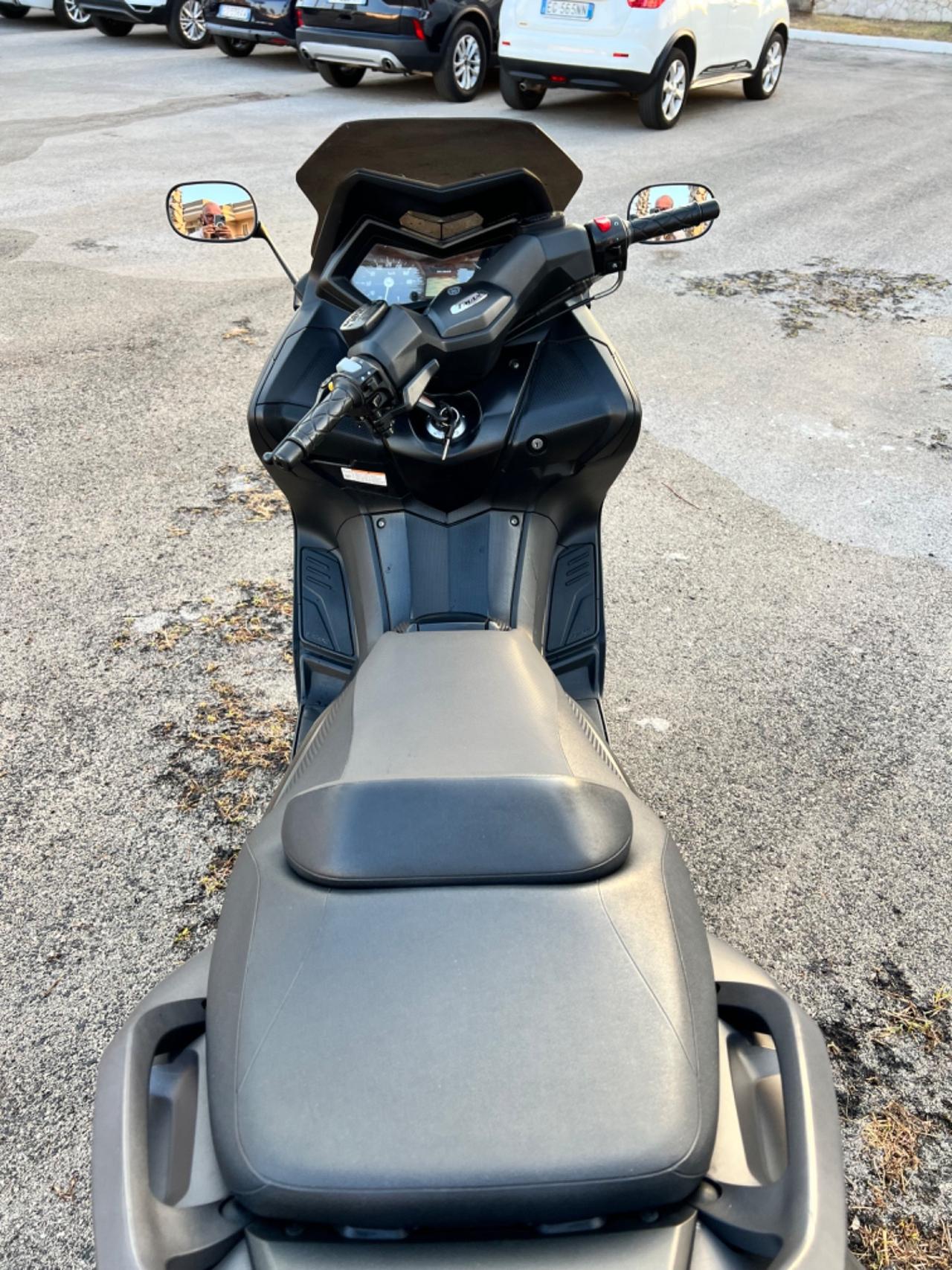 Yamaha t Max 530