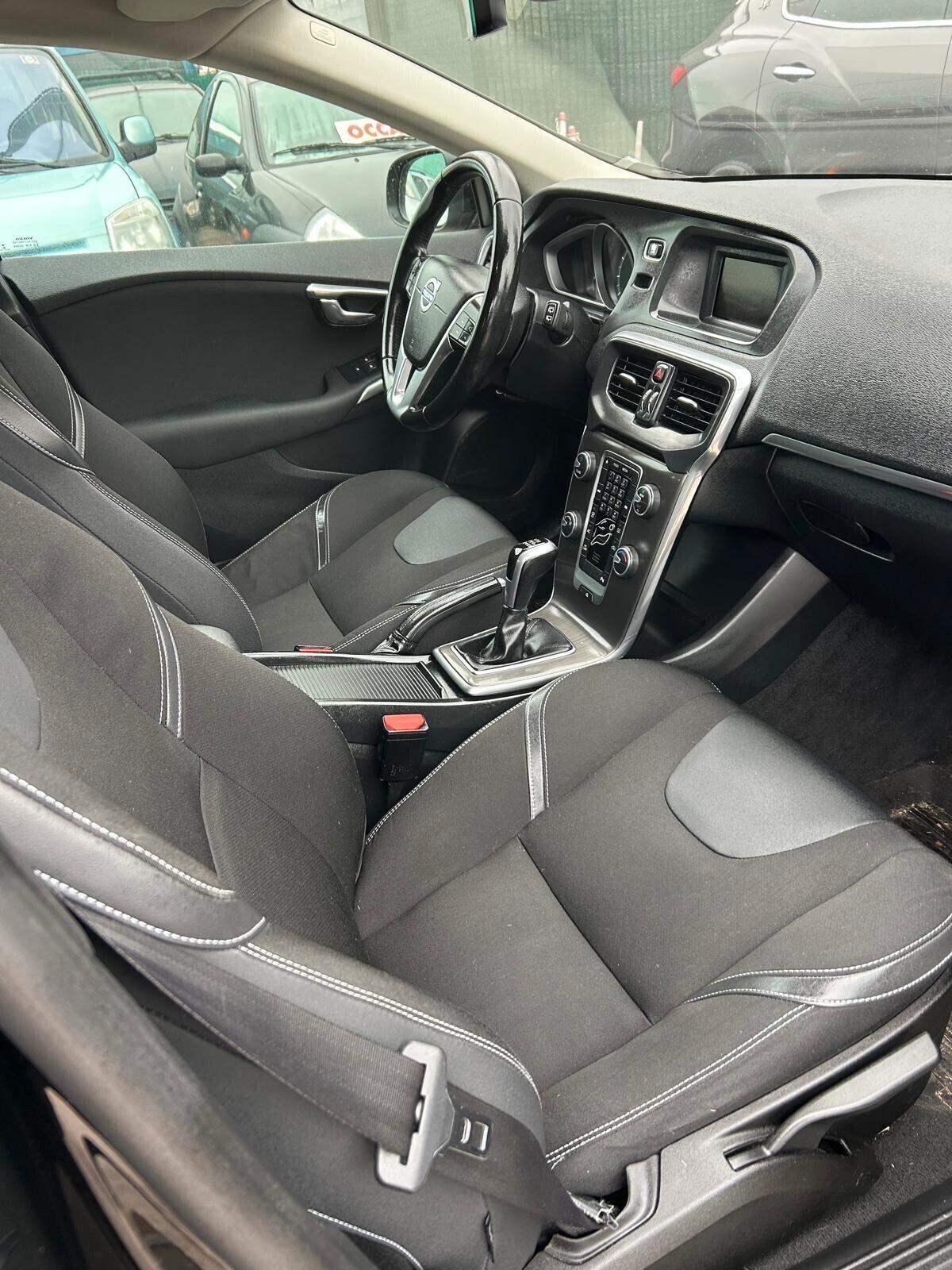 Volvo V40 T2 R-design Kinetic 2.0 Benzina ok neo patentati