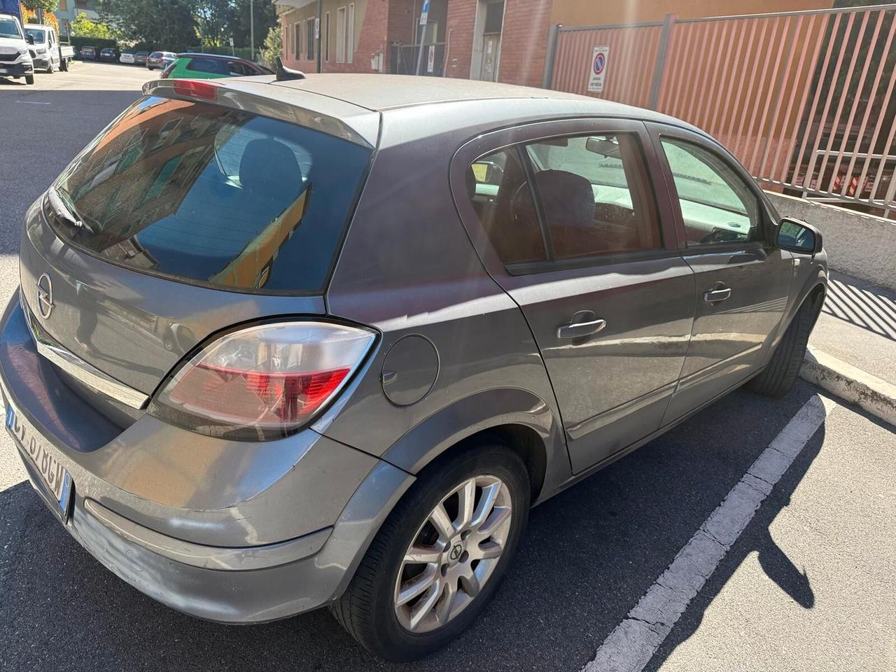 Opel Astra 1.8 16V VVT 5 porte Enjoy