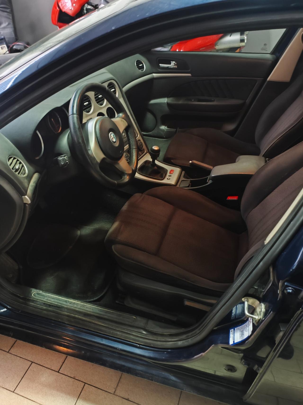 Alfa Romeo 159 1.9 JTDm 16V Sportwagon Distinctive