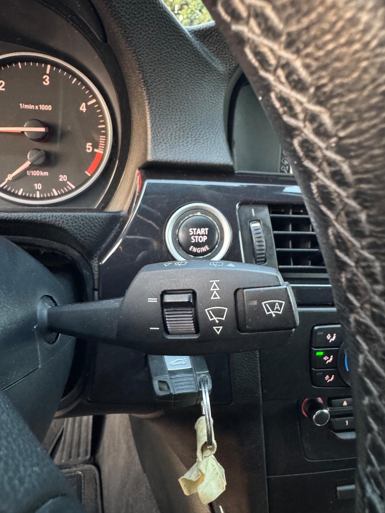 Bmw 320D INTERNI IN PELLE/NAVI/XENO