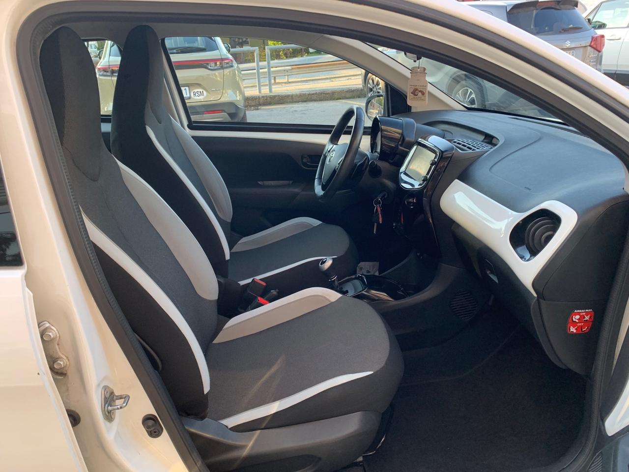 Toyota Aygo 1.0 VVT-i 69 CV 5 porte x-play MMT