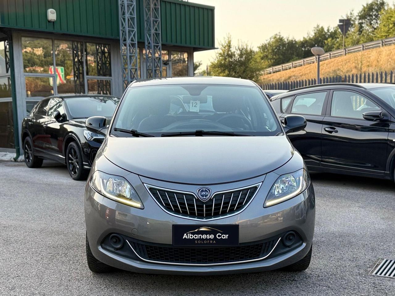 Lancia Ypsilon 1.0 FireFly S&S Hybrid Ecochic Silver