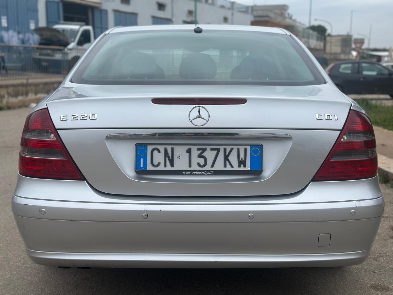 MERCEDES CLASSE E 220 - CAMBIO AUTOMATICO