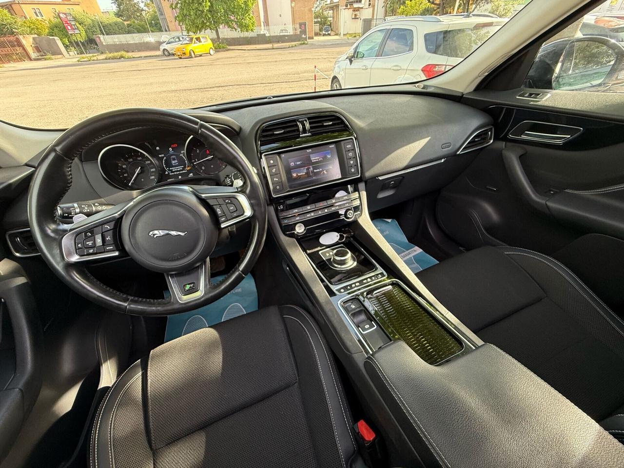 Jaguar F-Pace 2.0 R-Sport AWD 180 HP