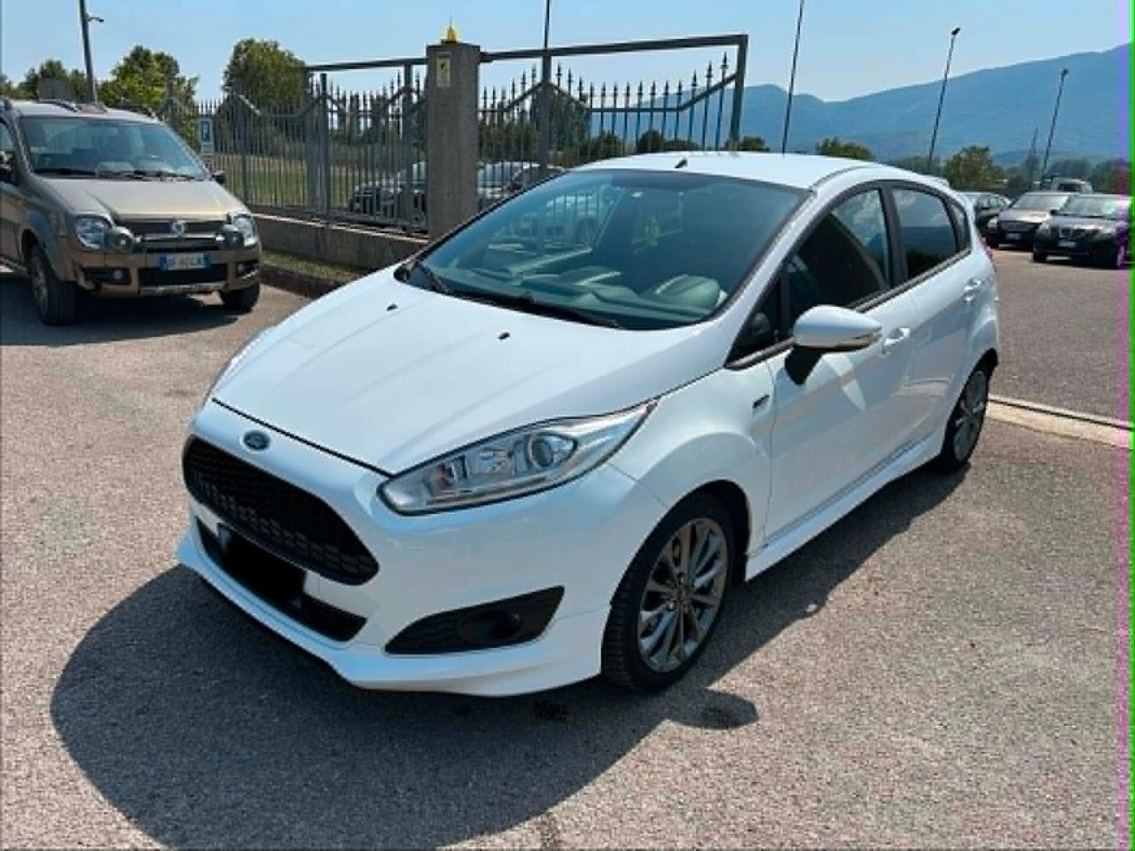 Ford Fiesta 1.5 TDCi 75CV 5 porte ST-Line NEOPATENTATI