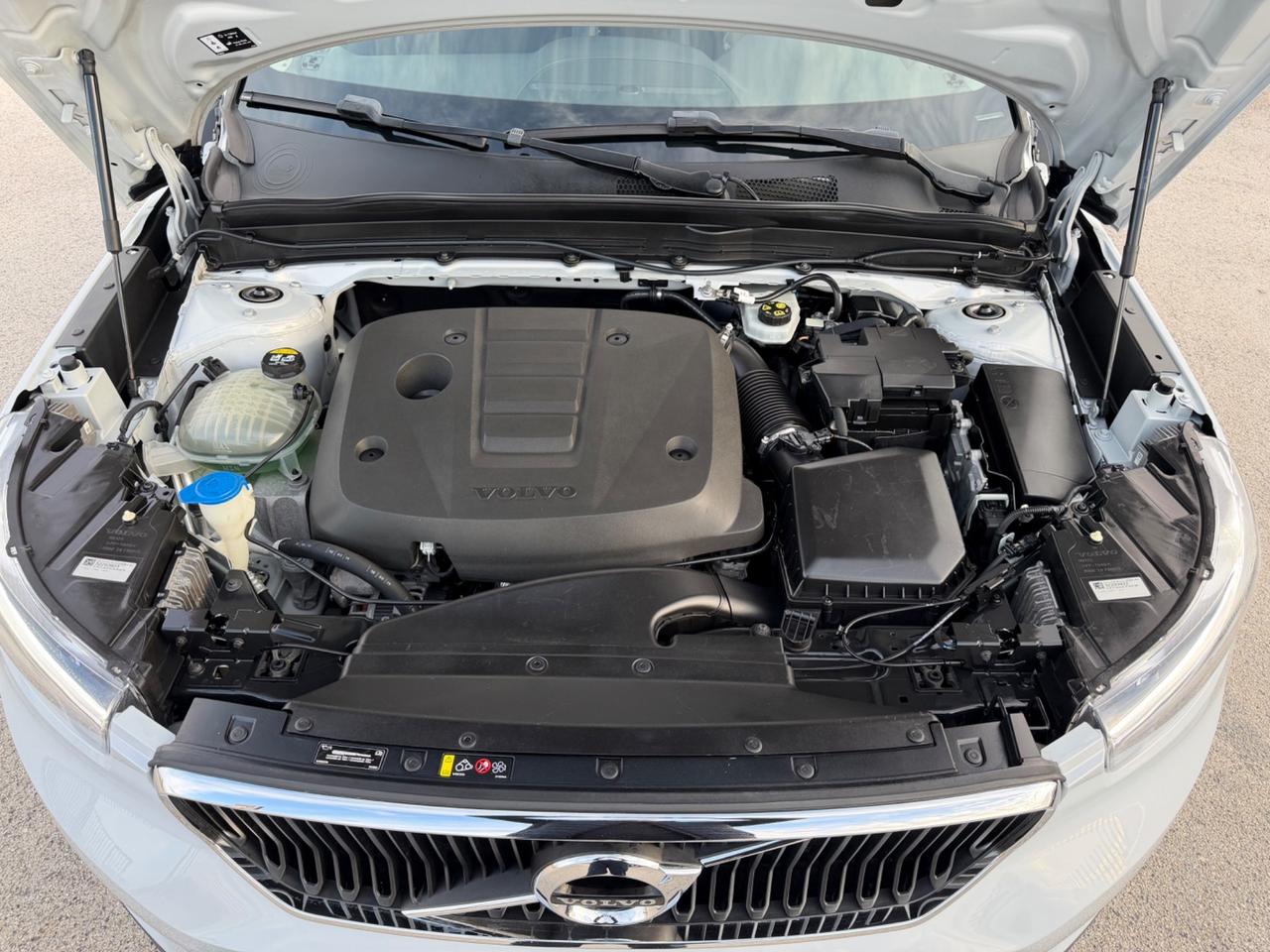 VOLVO XC40 2.0 D3 150CV MANUALE FULL LED MY20