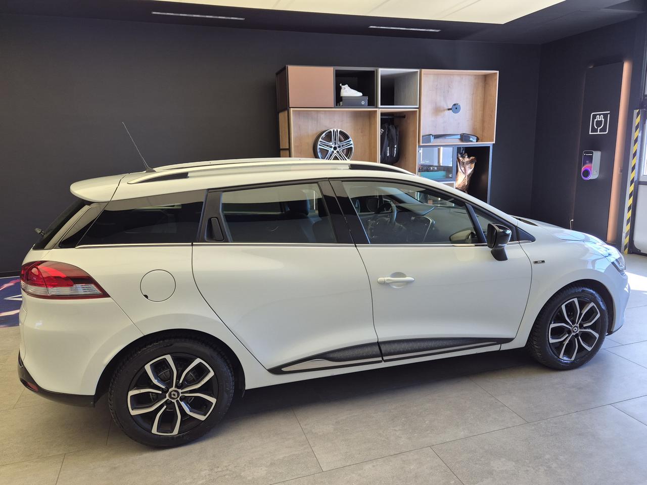 RENAULT Clio Sporter 1.5 dci Moschino Intens 90cv