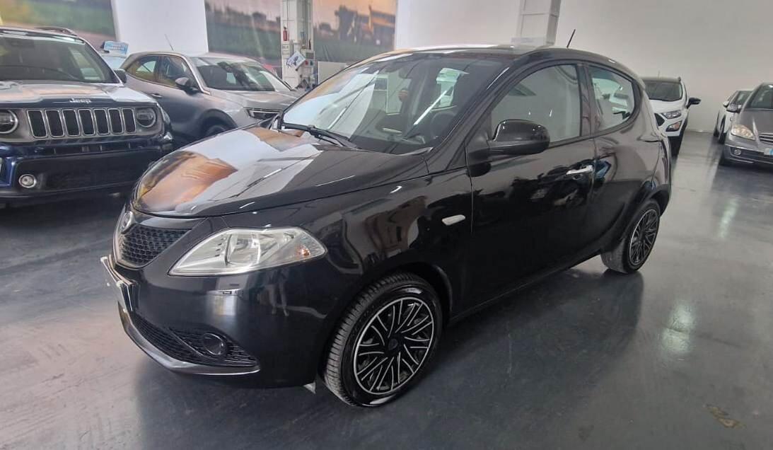 Lancia Ypsilon 1.2 69 CV 5 porte S&S Gold