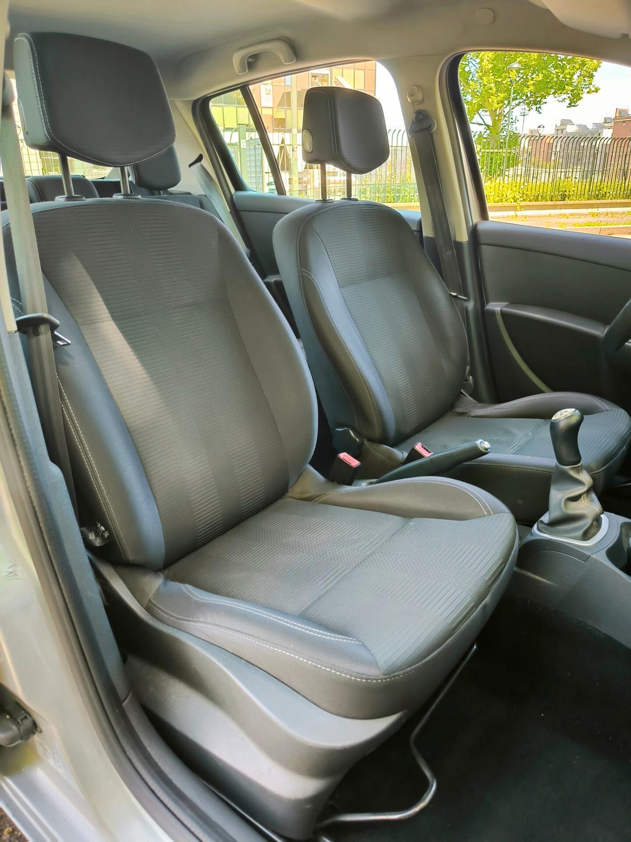 Renault Clio 1.2 16V 5 porte Luxe NEOPATENTATI